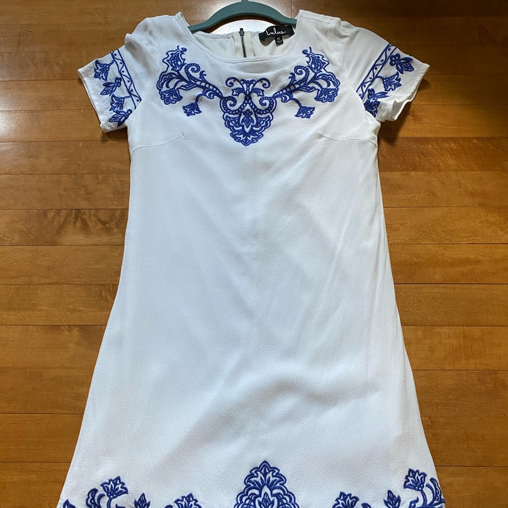 Lulus dress. XS. Blue and white. Zipper in back.